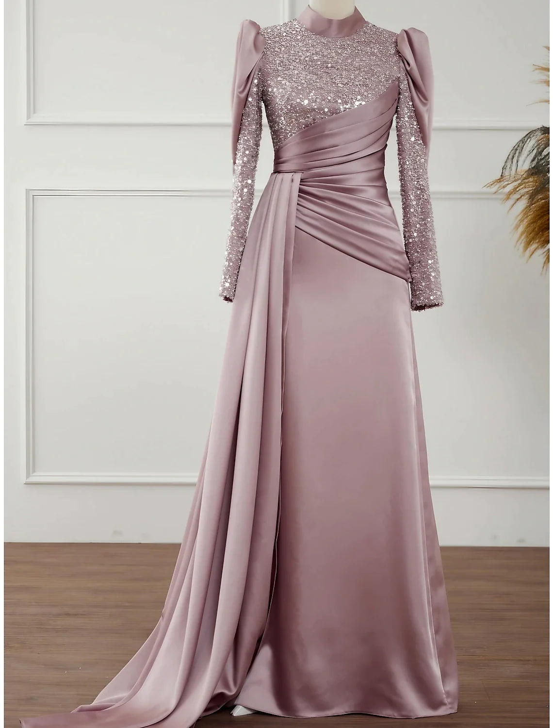 A-Linie Abendkleid Elegantes Kleid Formelle Schleppe / Pinselschleppe Lange Ärmel Rundhalsausschnitt Satin mit Glitzer Falten Gerafft